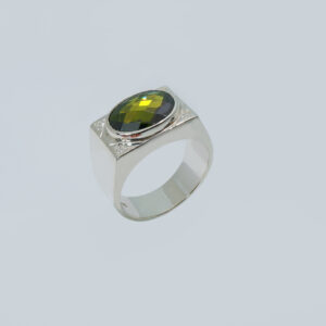 Anillo con piedra Verde - Joyería D'Pilmer